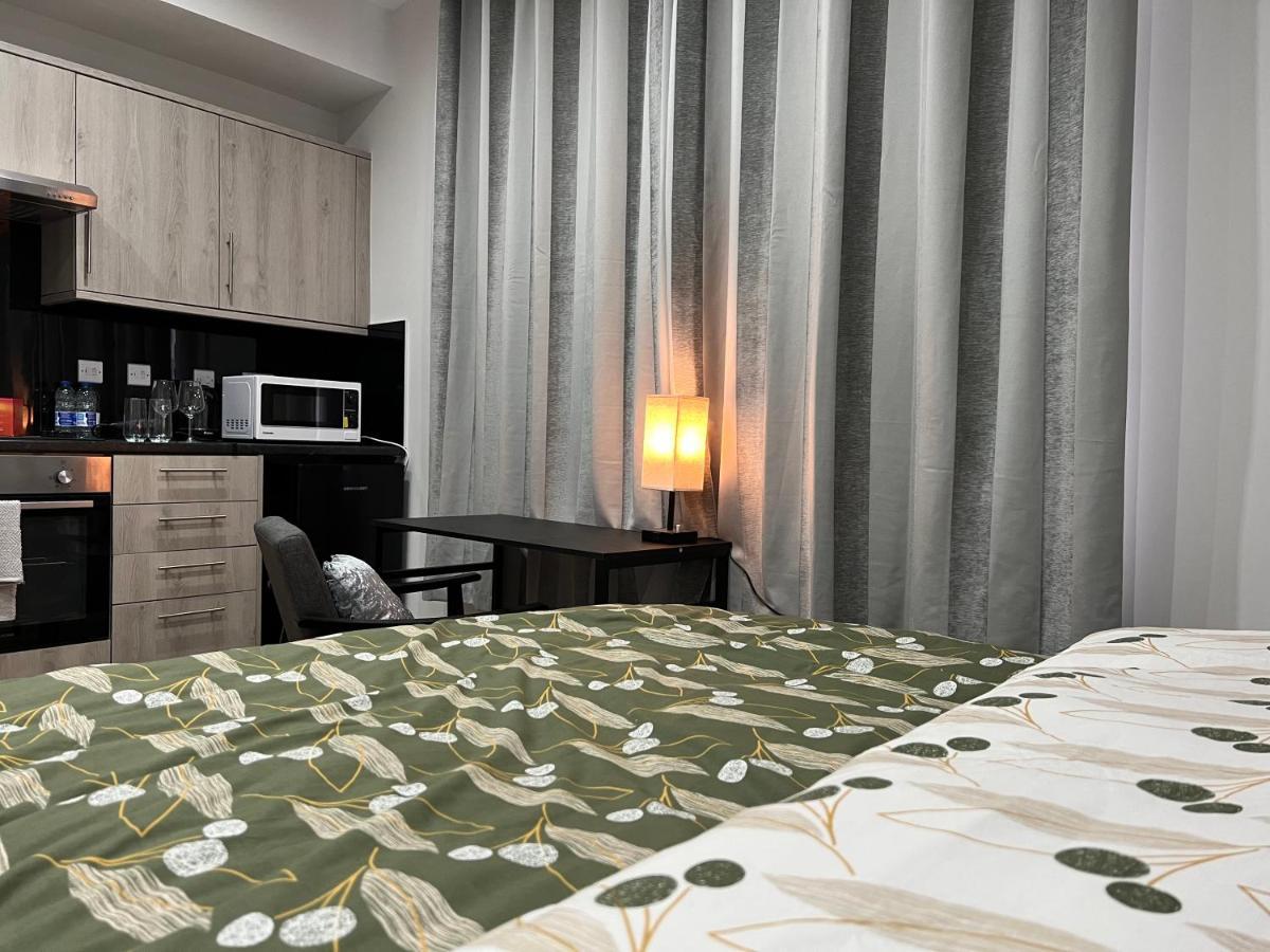 Grand Bleu - London - Next To Piccadilly Line Tube Station & Brand New Facilities Otel Dış mekan fotoğraf