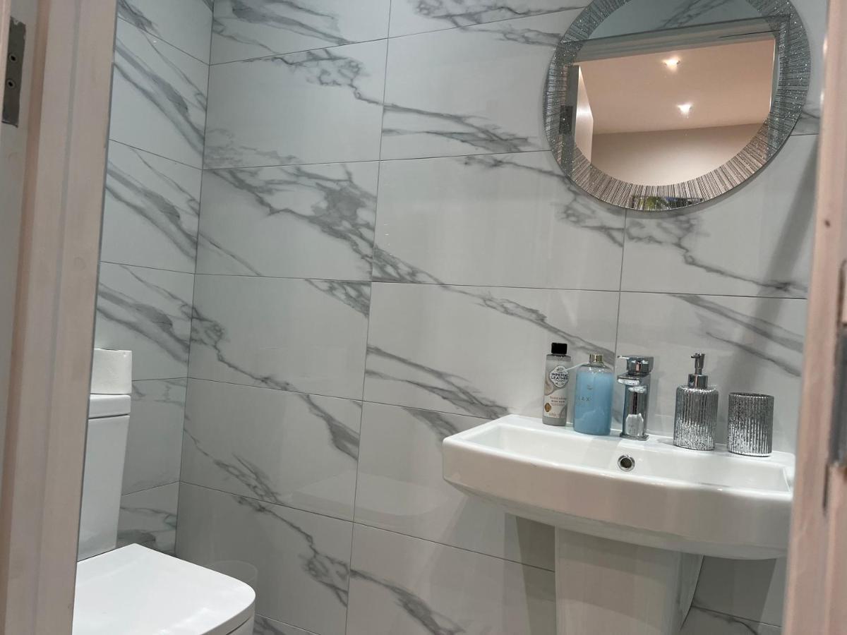 Grand Bleu - London - Next To Piccadilly Line Tube Station & Brand New Facilities Otel Dış mekan fotoğraf