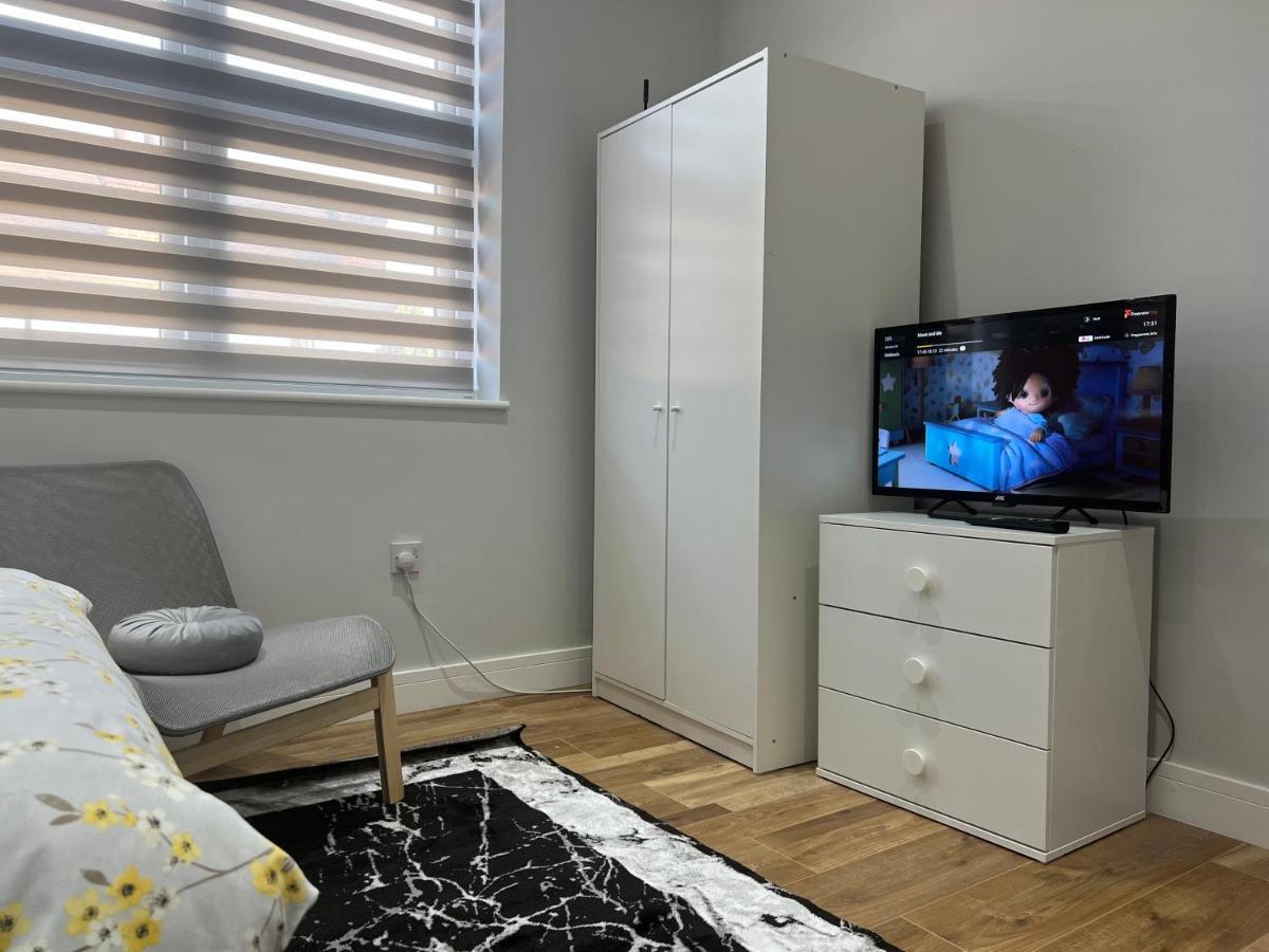 Grand Bleu - London - Next To Piccadilly Line Tube Station & Brand New Facilities Otel Dış mekan fotoğraf